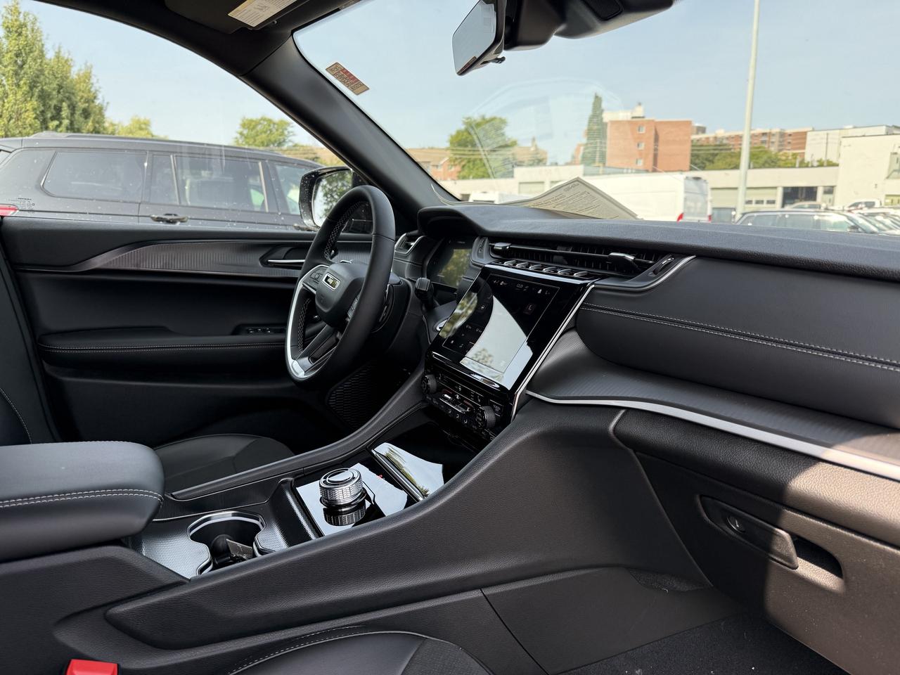 2025 Jeep Grand Cherokee ALTITUDE 4X4 Photo