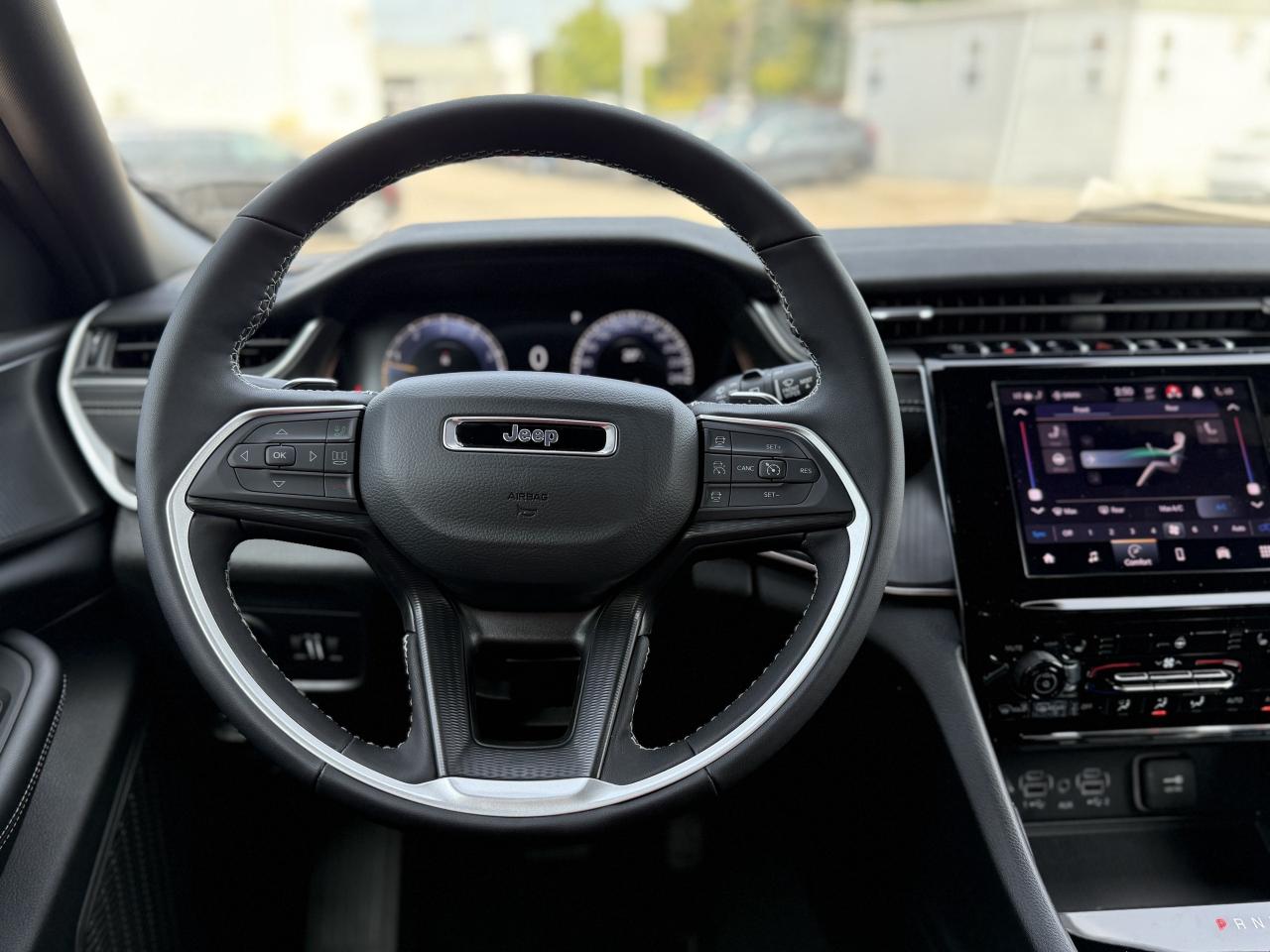 2025 Jeep Grand Cherokee L Altitude 4x4 Photo