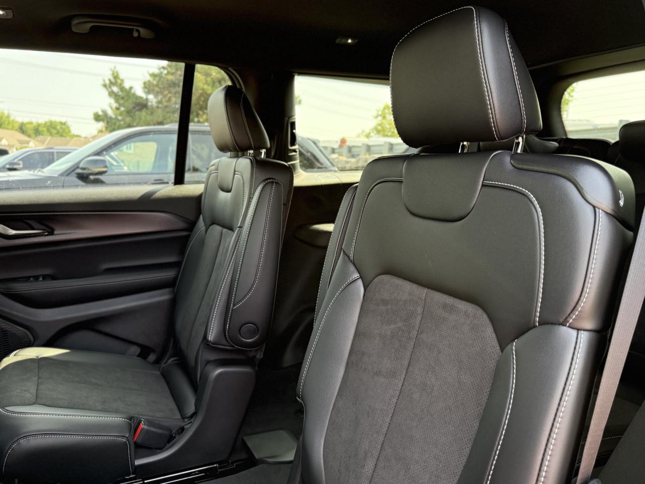 2025 Jeep Grand Cherokee L Altitude 4x4 Photo