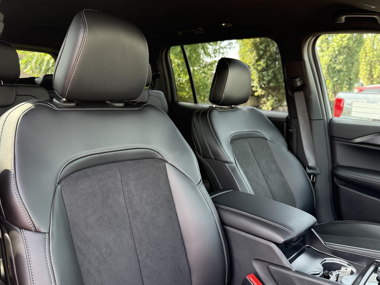 2025 Jeep Grand Cherokee L Altitude 4x4 Photo