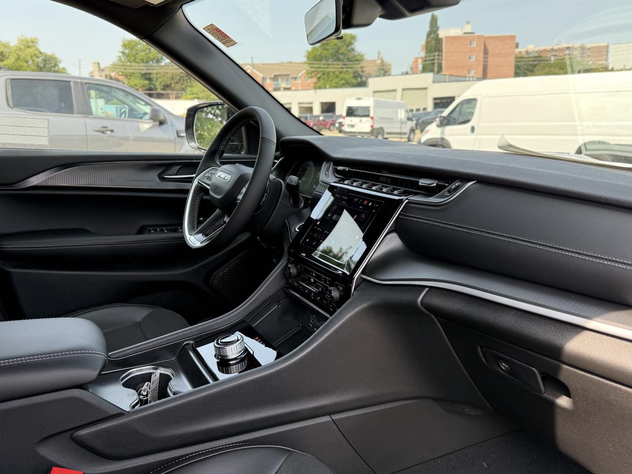 2025 Jeep Grand Cherokee L Altitude 4x4 Photo