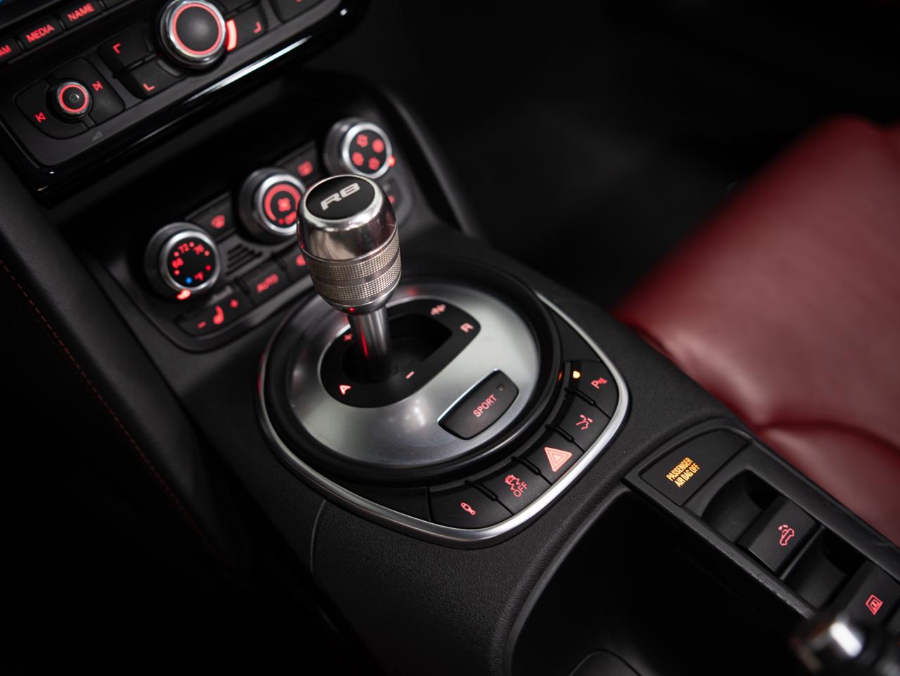 2011 Audi R8 SPYDER | BANG OLUFSEN | SOFT TOP Photo