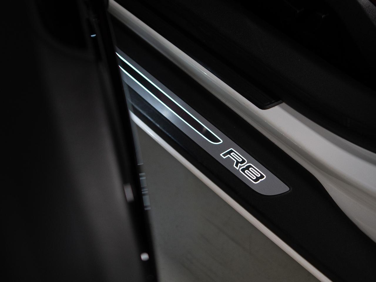 2011 Audi R8 SPYDER | BANG OLUFSEN | SOFT TOP Photo