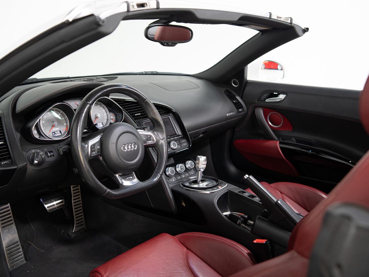2011 Audi R8 SPYDER | BANG OLUFSEN | SOFT TOP Photo
