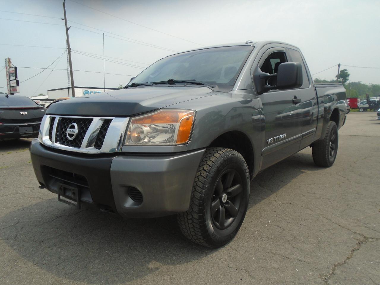 Used 2013 Nissan Titan 4WD King Cab SWB SV for sale in Fenwick, ON