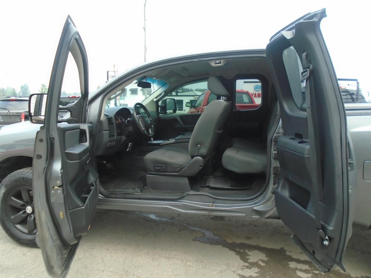 2013 Nissan Titan 4WD King Cab SWB SV - Photo #10