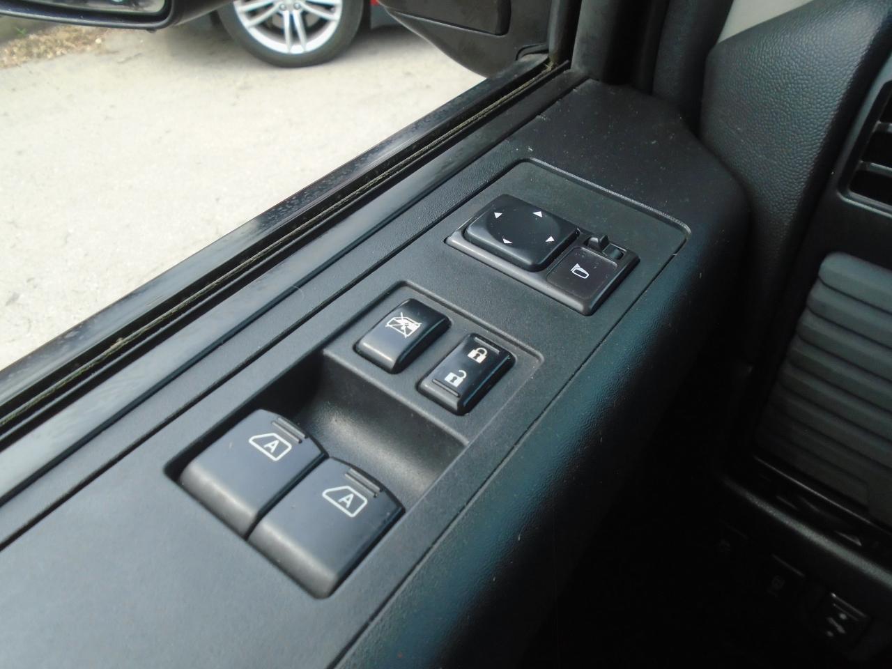2013 Nissan Titan 4WD King Cab SWB SV - Photo #11