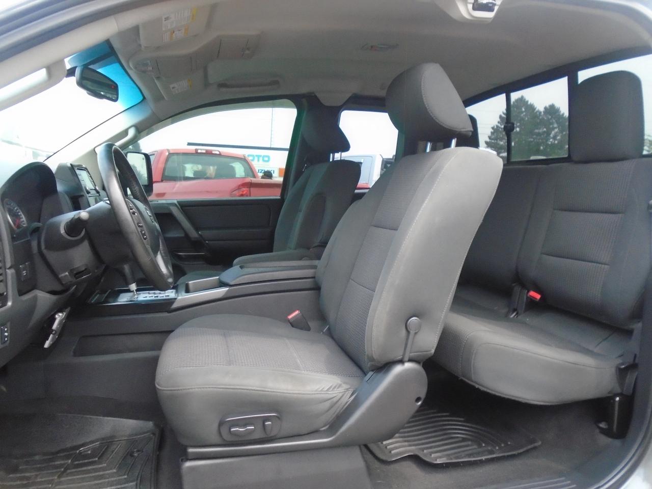 2013 Nissan Titan 4WD King Cab SWB SV - Photo #12