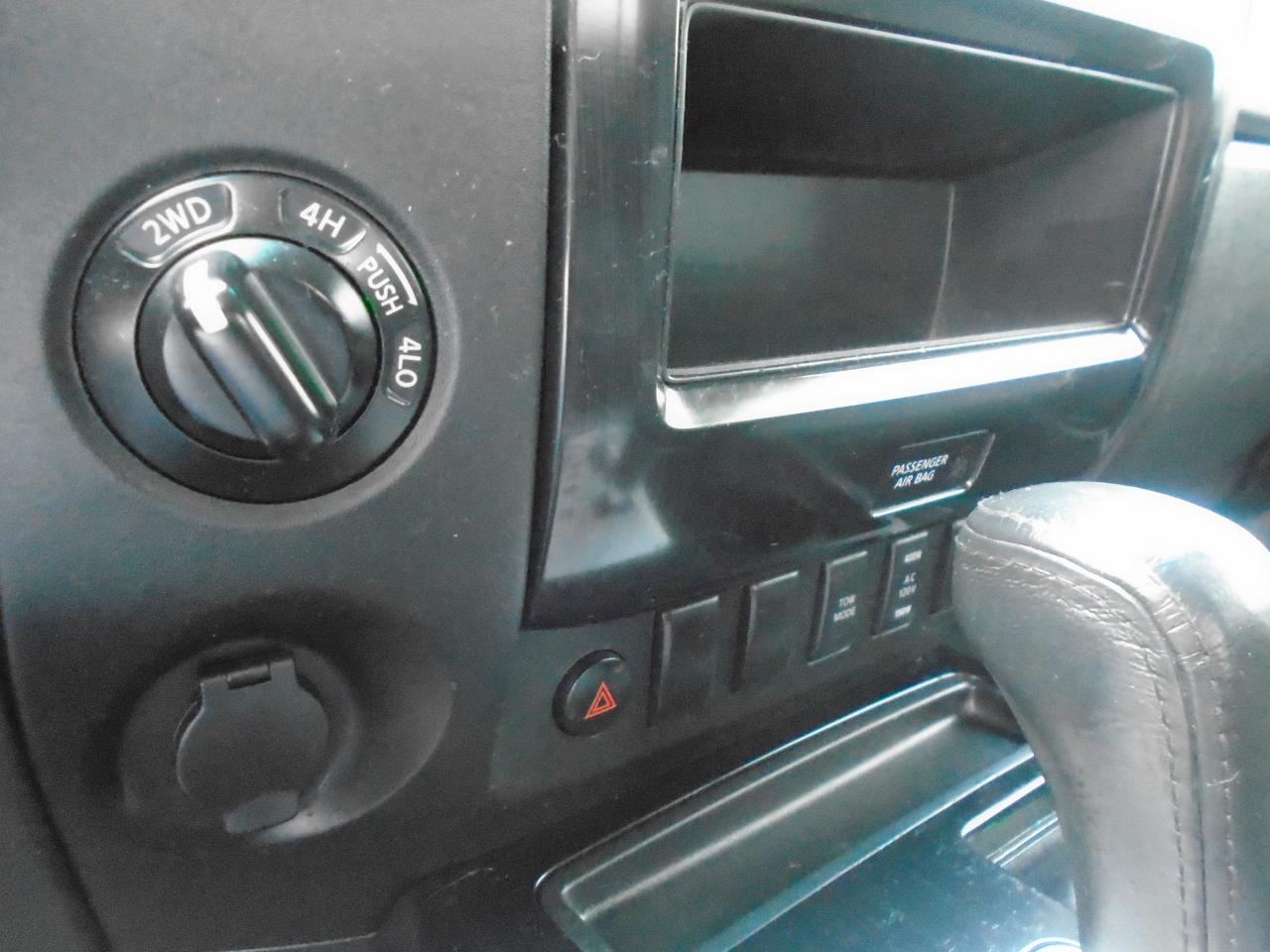 2013 Nissan Titan 4WD King Cab SWB SV - Photo #16