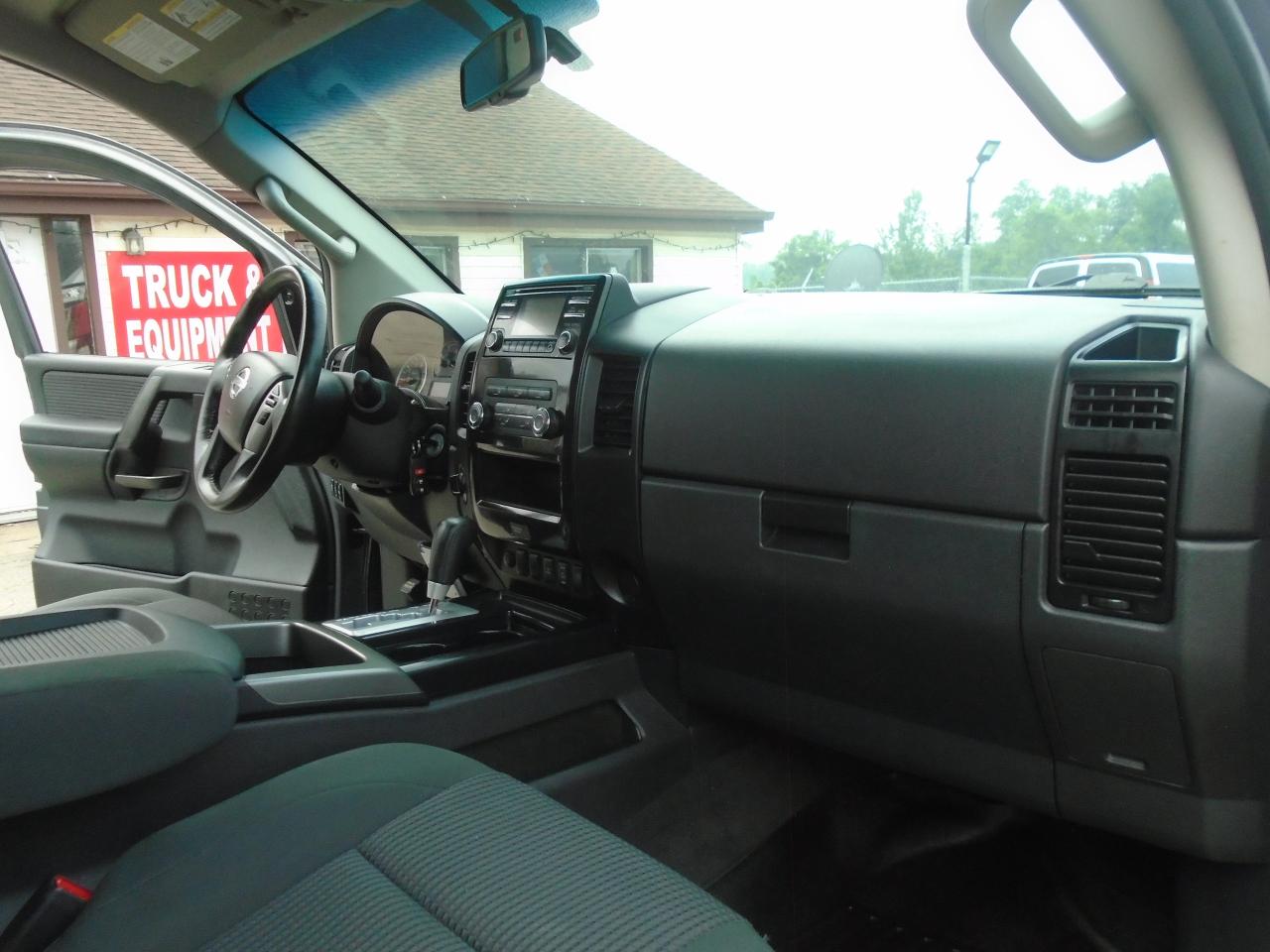 2013 Nissan Titan 4WD King Cab SWB SV - Photo #24