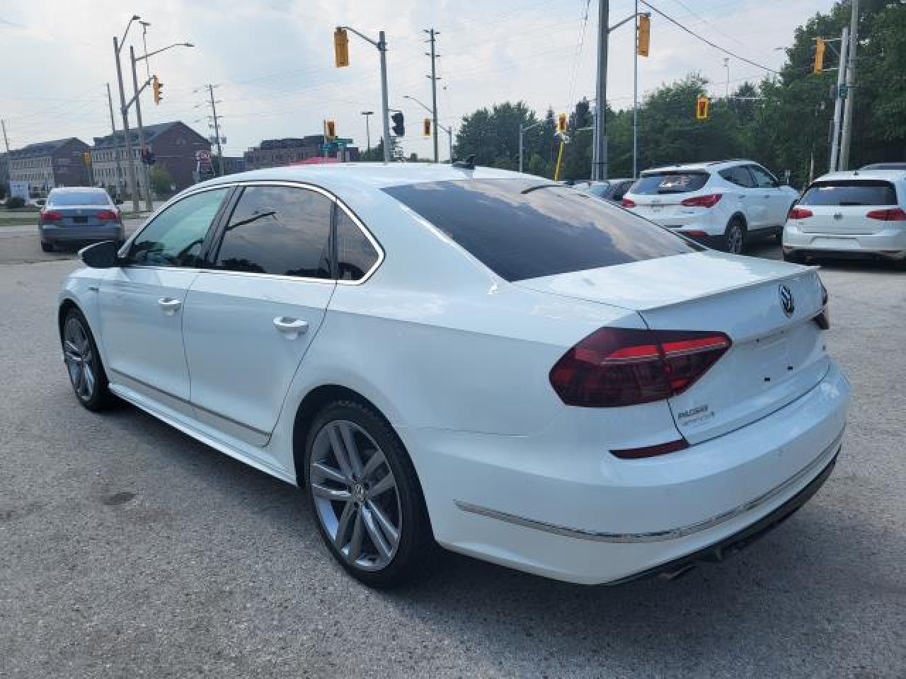 2017 Volkswagen Passat RLINE Photo5