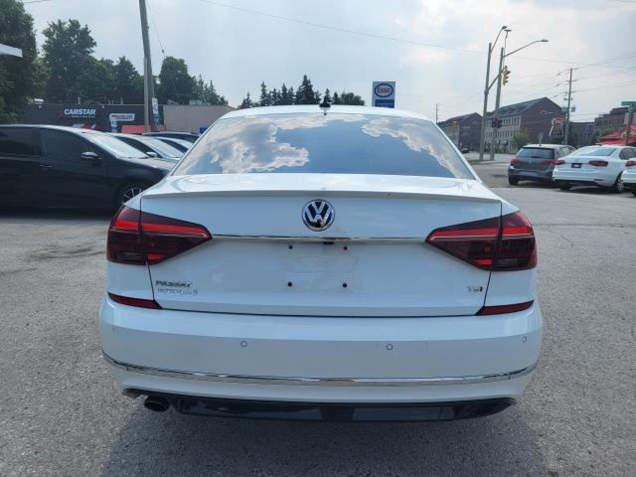 2017 Volkswagen Passat RLINE Photo23
