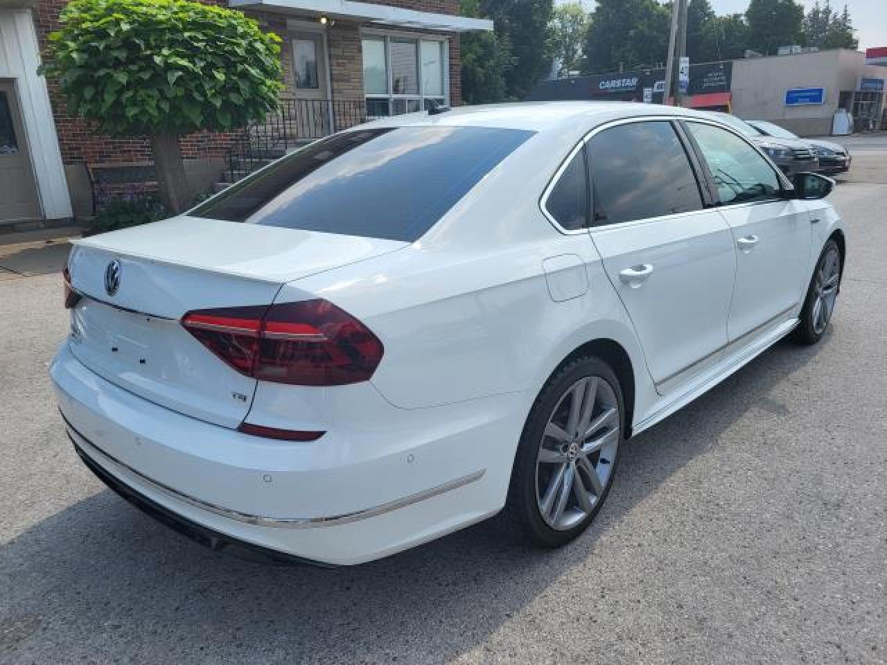 2017 Volkswagen Passat RLINE Photo22