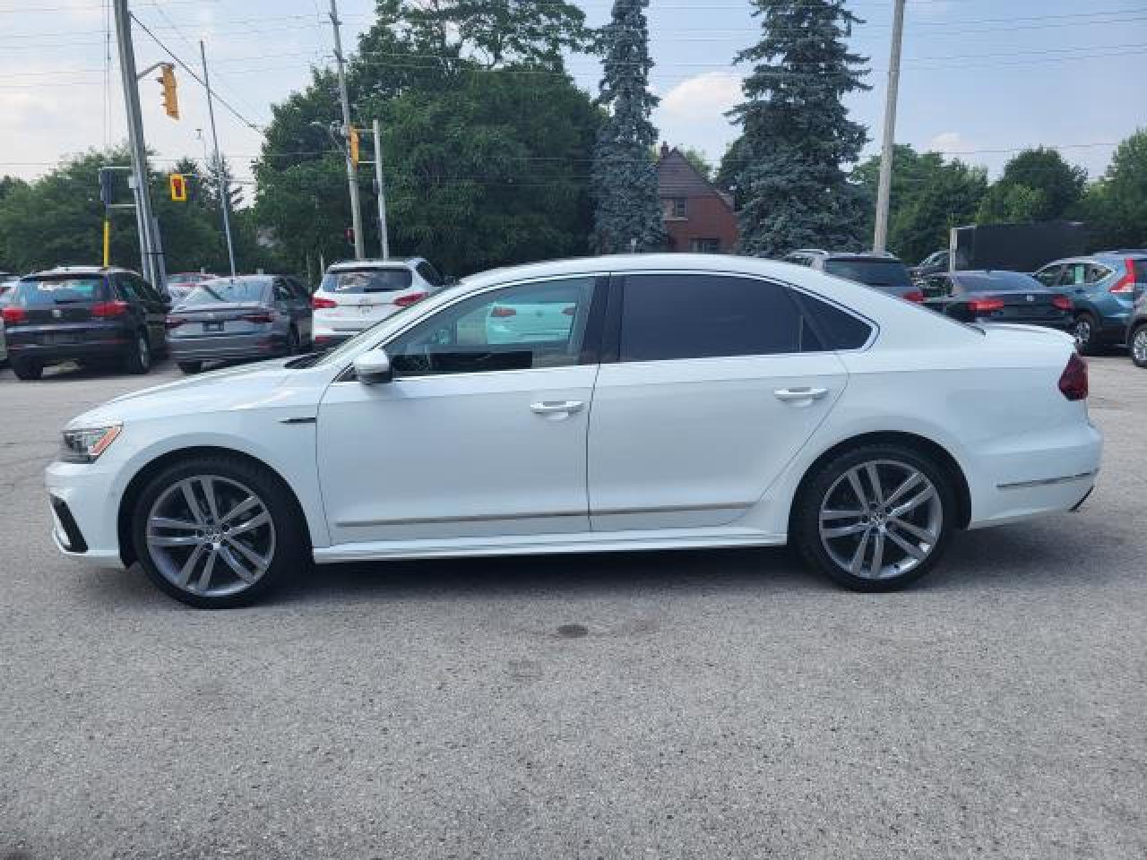 2017 Volkswagen Passat RLINE Photo25