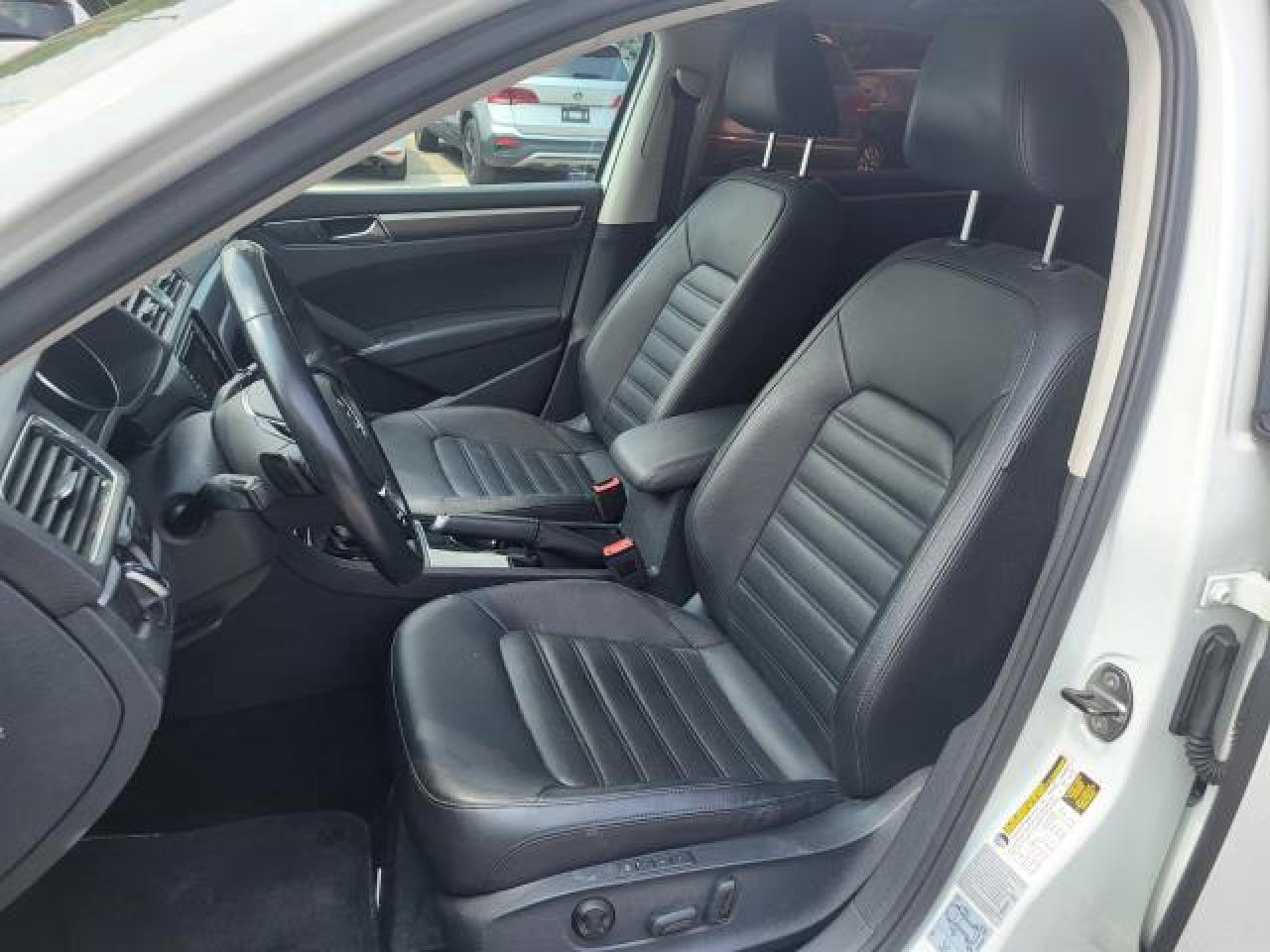 2017 Volkswagen Passat RLINE Photo29