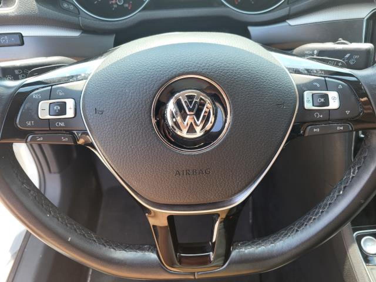 2017 Volkswagen Passat RLINE Photo30