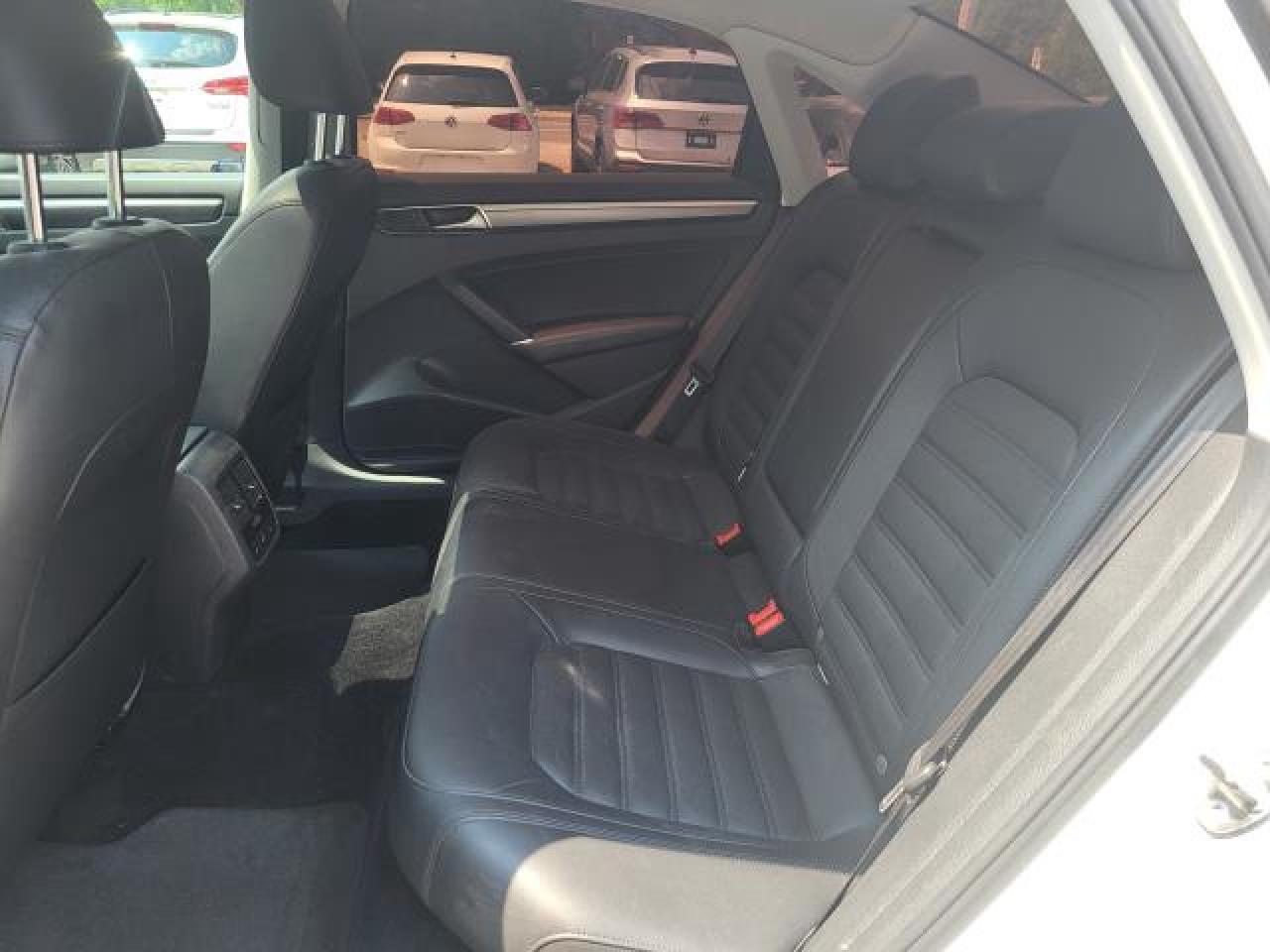 2017 Volkswagen Passat RLINE Photo34