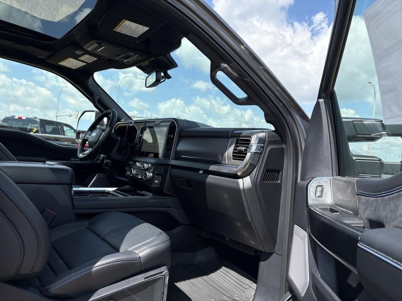 2025 Ford F-350 Super Duty SRW PLATINUM 6.8' Box 713A Photo5