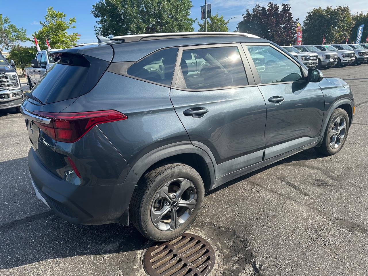 2023 Kia Seltos LX Photo4