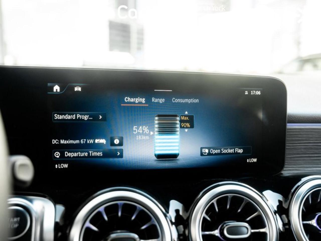 2024 Mercedes-Benz EQB 300 Panoroof Blind Spot Assist Active Brake Assist Heated Seats Photo