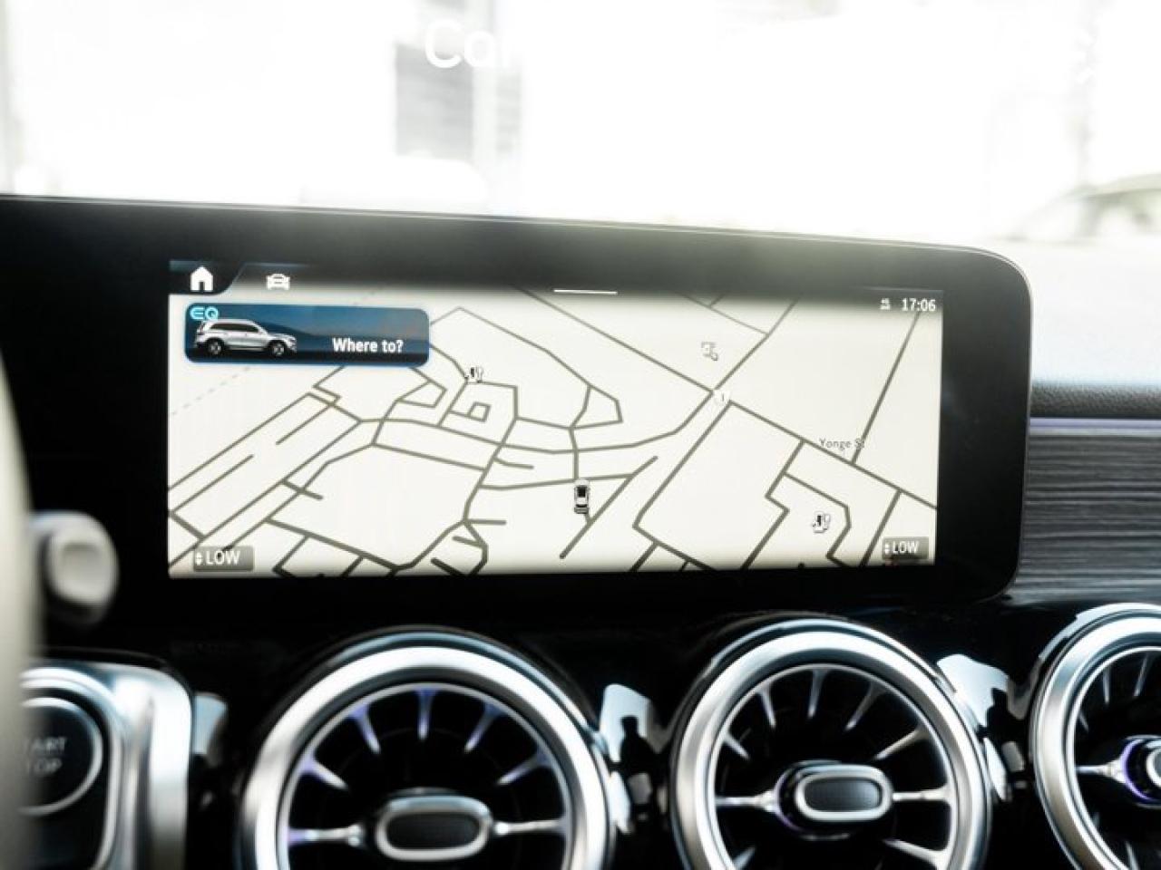 2024 Mercedes-Benz EQB 300 Panoroof Blind Spot Assist Active Brake Assist Heated Seats Photo