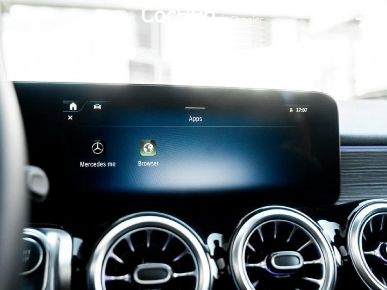 2024 Mercedes-Benz EQB 300 Panoroof Blind Spot Assist Active Brake Assist Heated Seats Photo