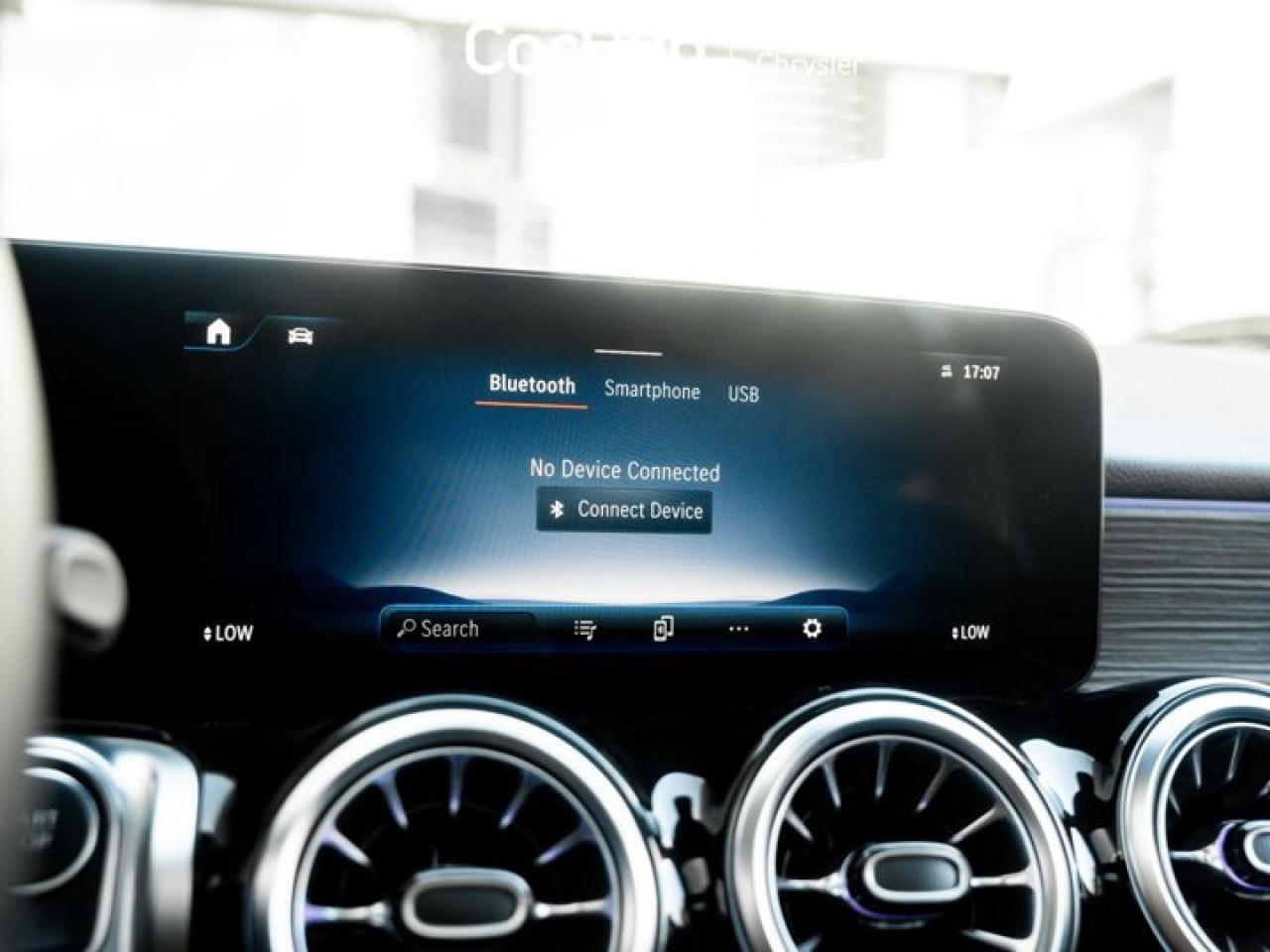 2024 Mercedes-Benz EQB 300 Panoroof Blind Spot Assist Active Brake Assist Heated Seats Photo