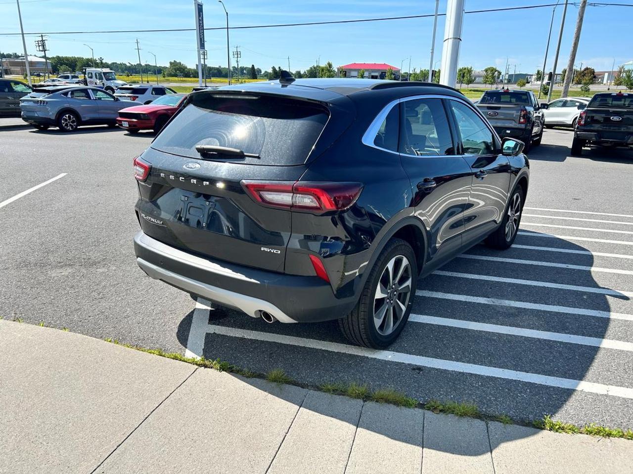 2023 Ford Escape Platinum Photo4
