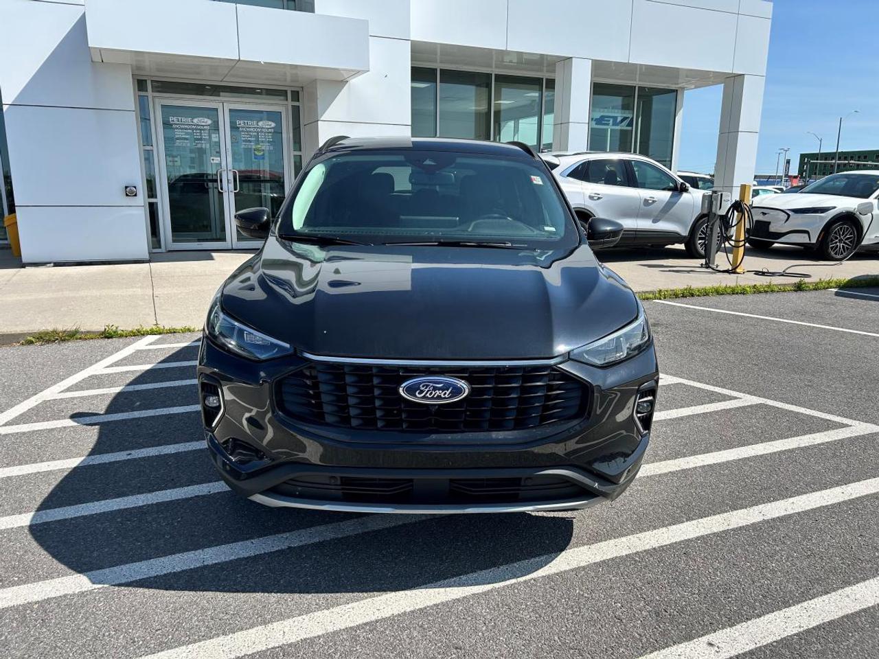 2023 Ford Escape Platinum Photo1