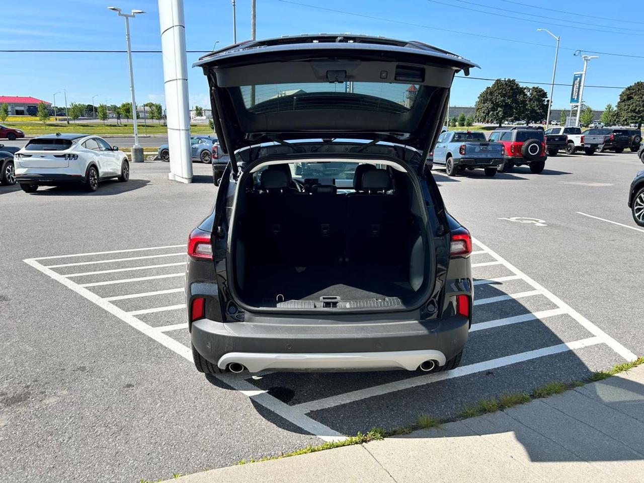 2023 Ford Escape Platinum Photo