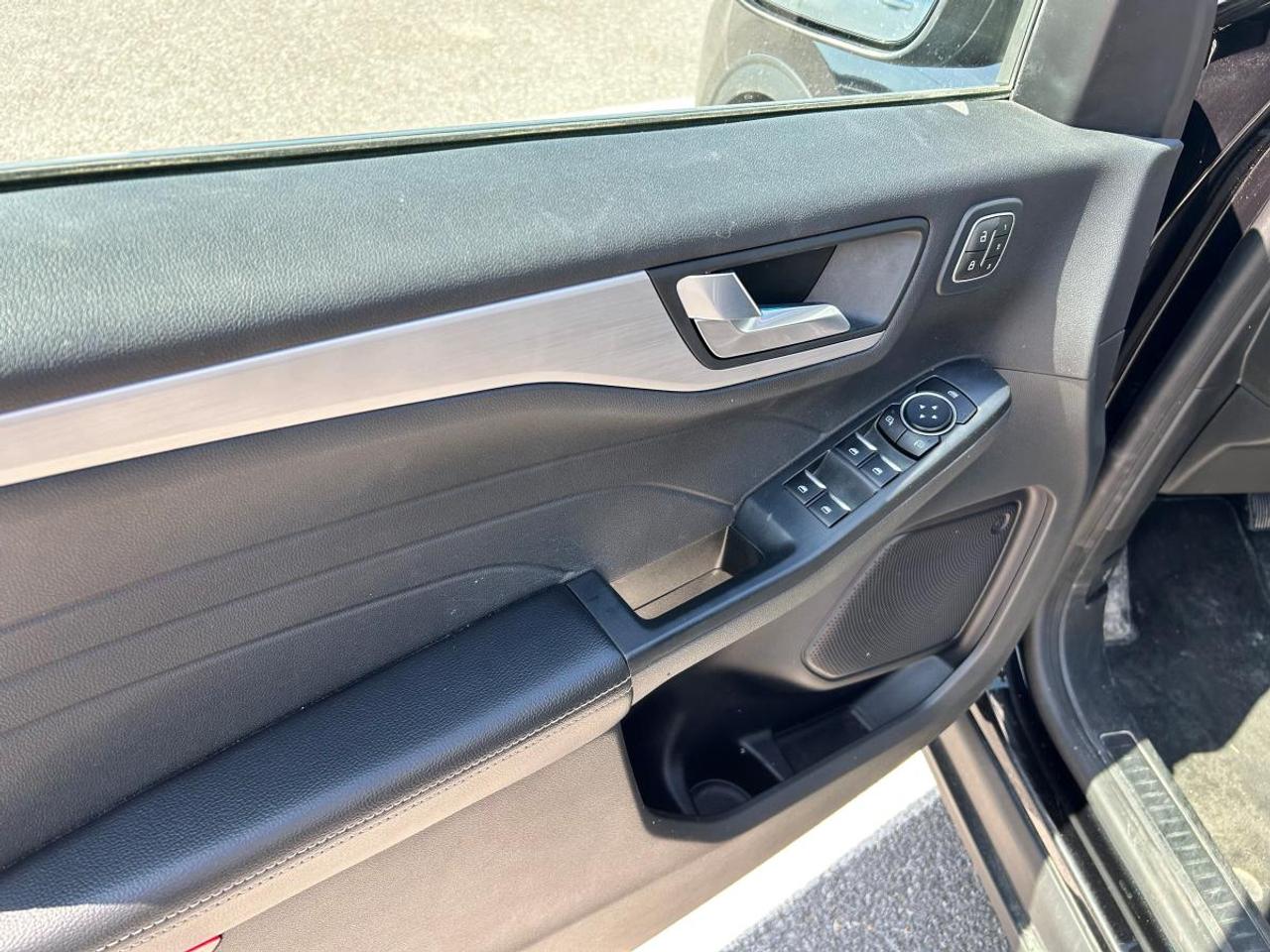 2023 Ford Escape Platinum Photo