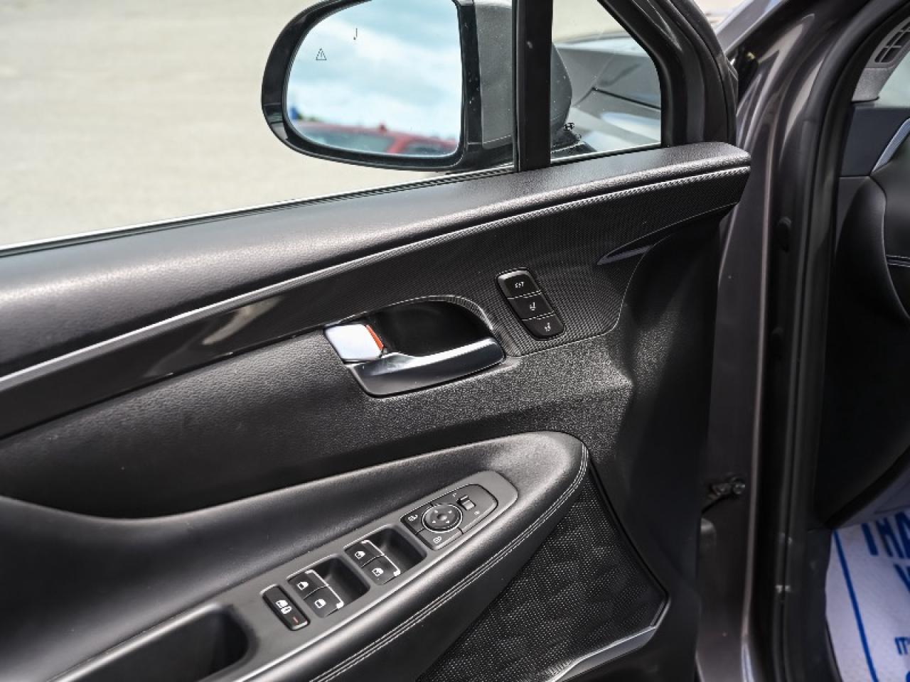 2022 Hyundai Santa Fe Hybrid Luxury Photo