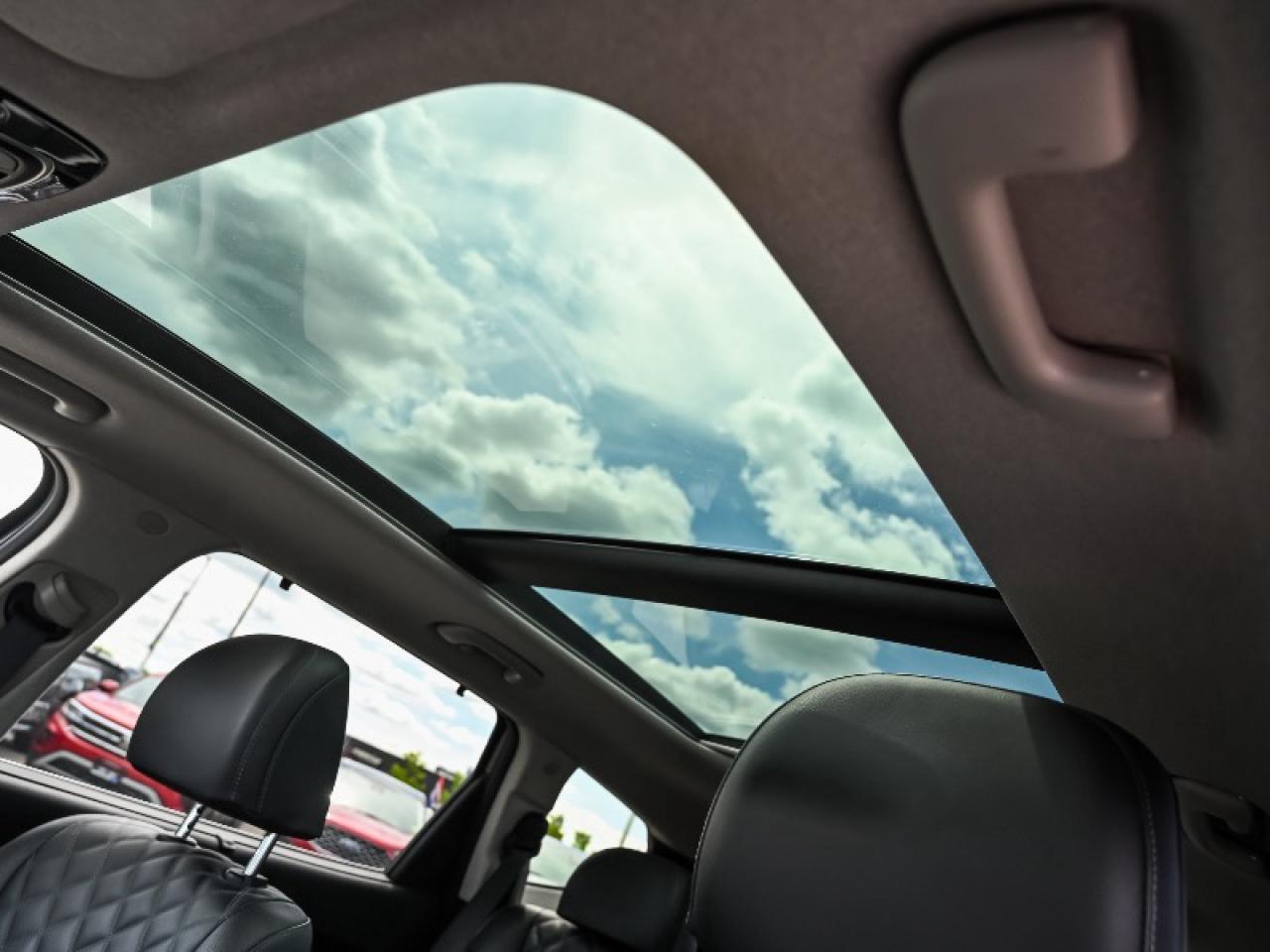 2022 Hyundai Santa Fe Hybrid Luxury Photo