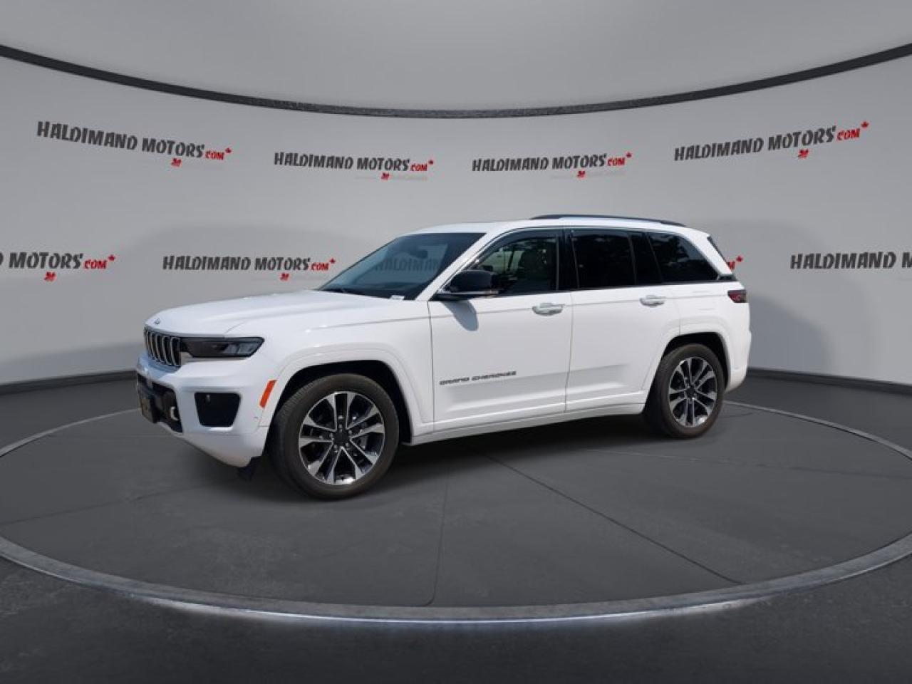 2023 Jeep Grand Cherokee Overland 4x4 |Advanced Protech Group III | Photo