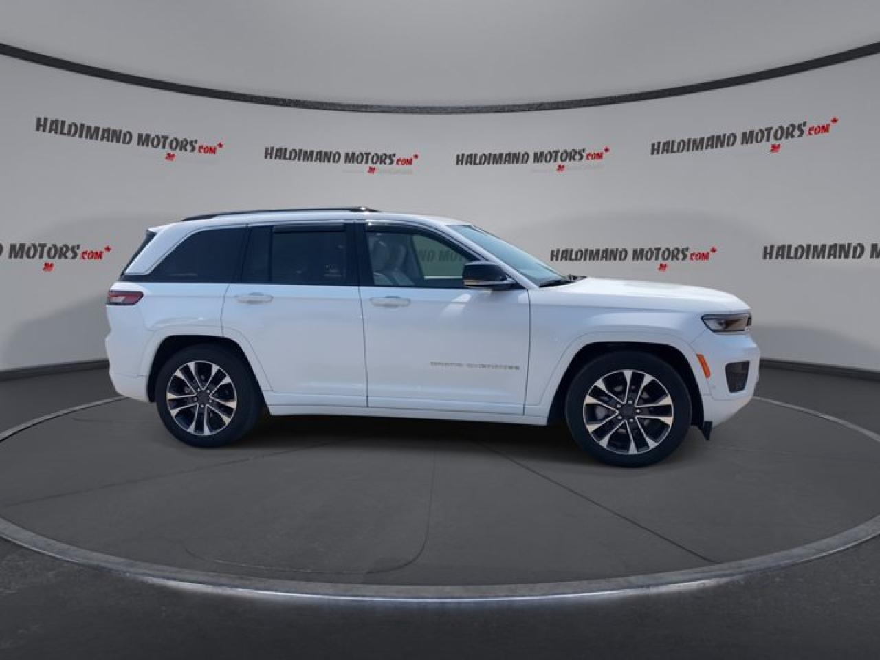 2023 Jeep Grand Cherokee Overland 4x4 |Advanced Protech Group III | Photo