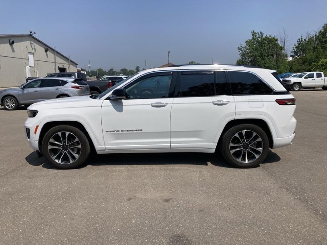 2023 Jeep Grand Cherokee Overland 4x4 |Advanced Protech Group III | Photo