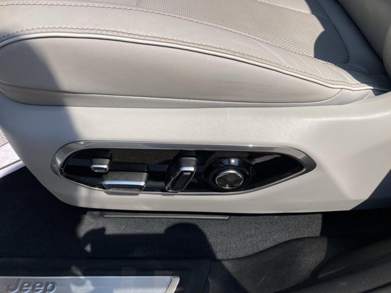 2023 Jeep Grand Cherokee Overland 4x4 |Advanced Protech Group III | Photo