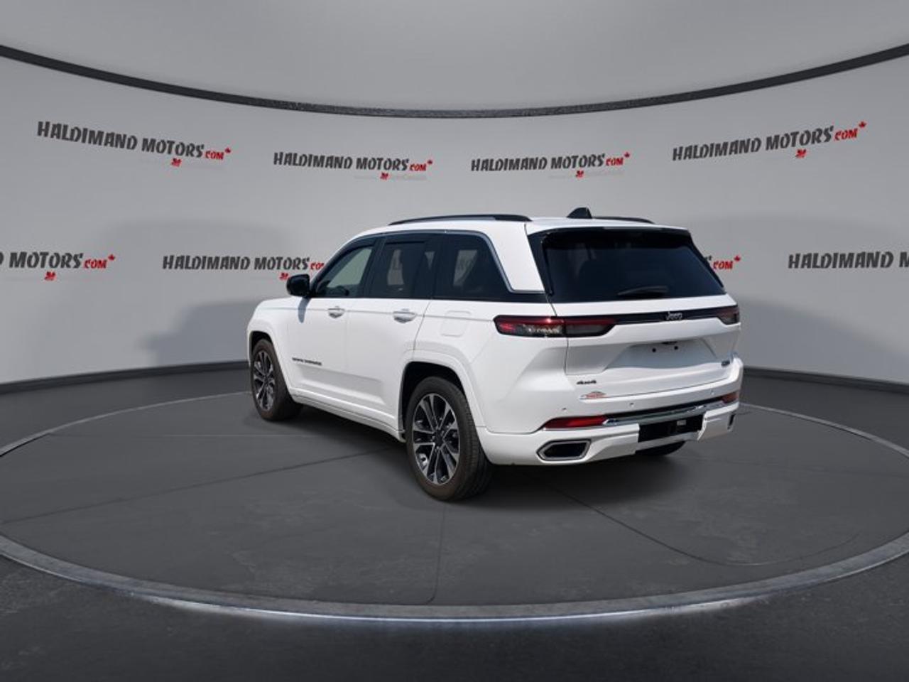 2023 Jeep Grand Cherokee OVERLAND 4X4 Photo