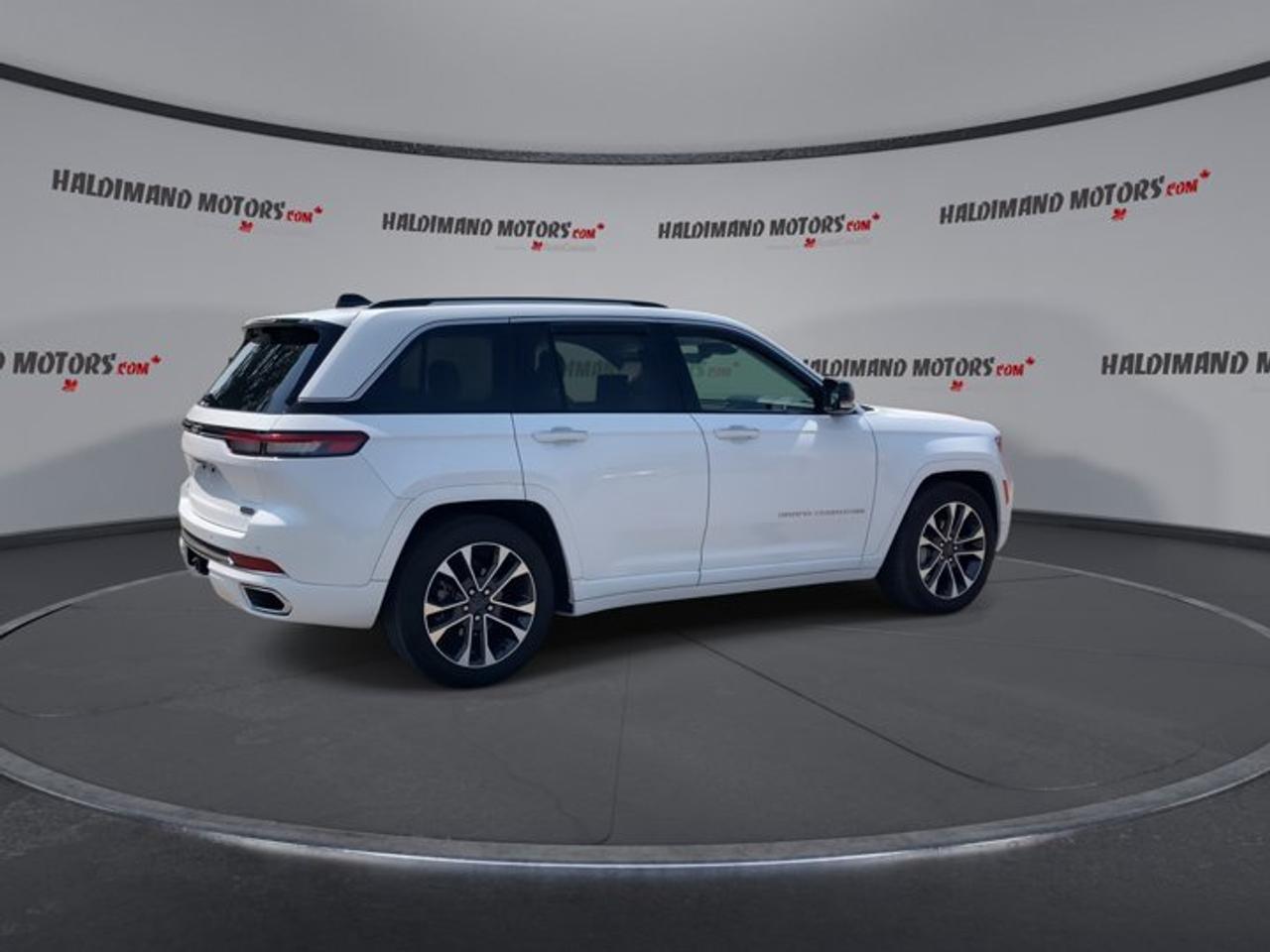 2023 Jeep Grand Cherokee OVERLAND 4X4 Photo