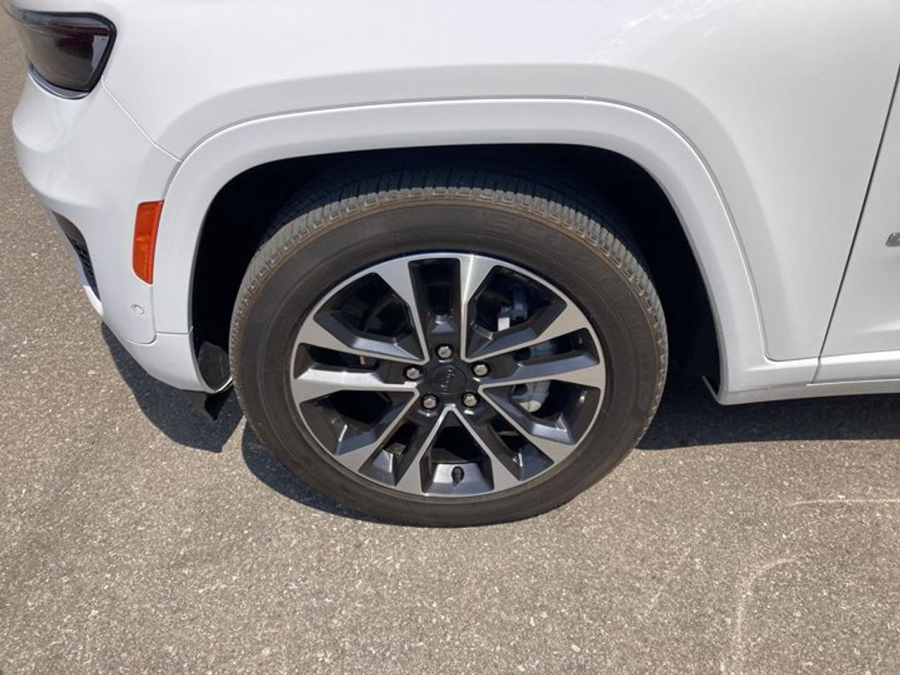 2023 Jeep Grand Cherokee OVERLAND 4X4 Photo