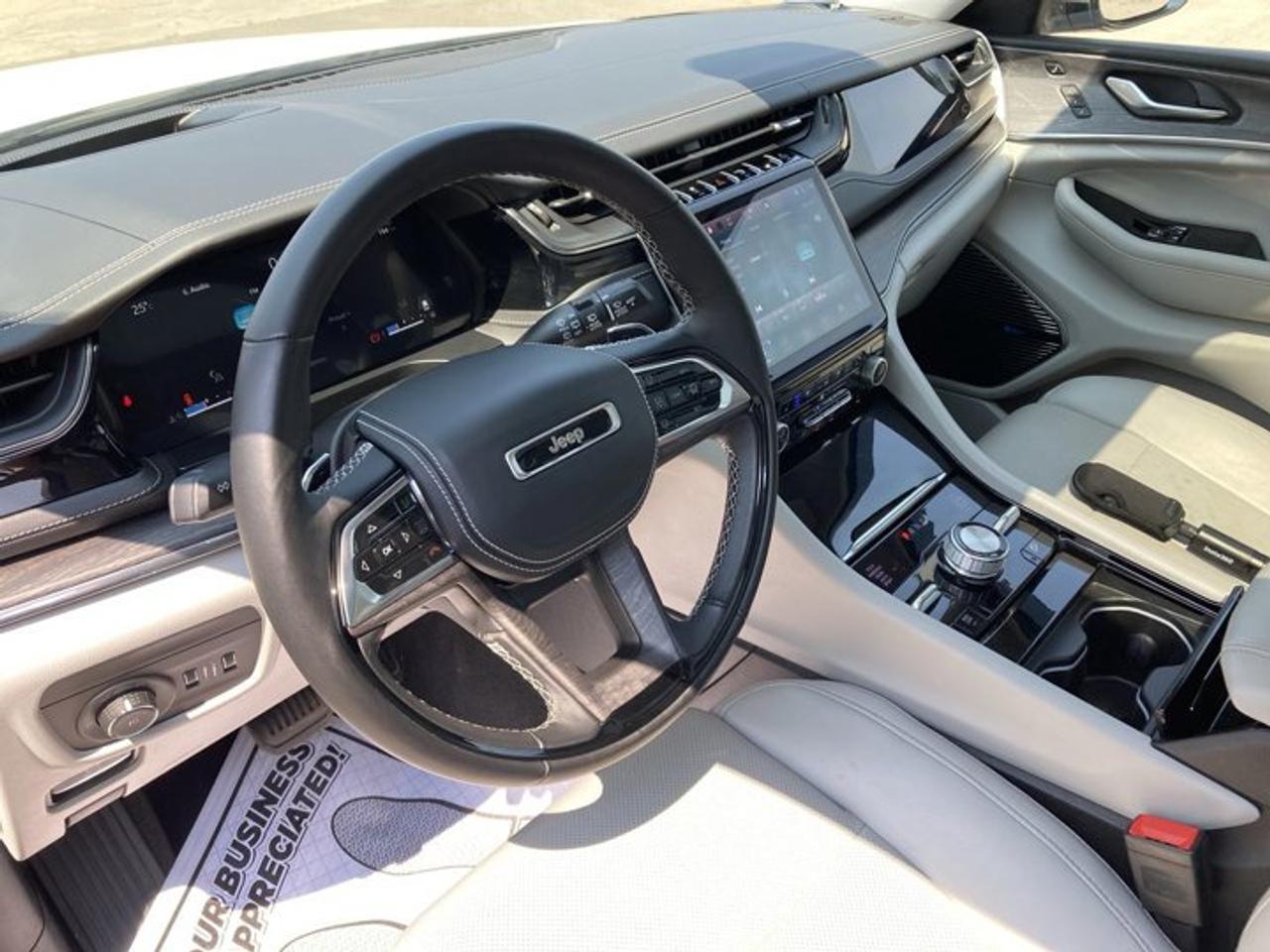 2023 Jeep Grand Cherokee OVERLAND 4X4 Photo