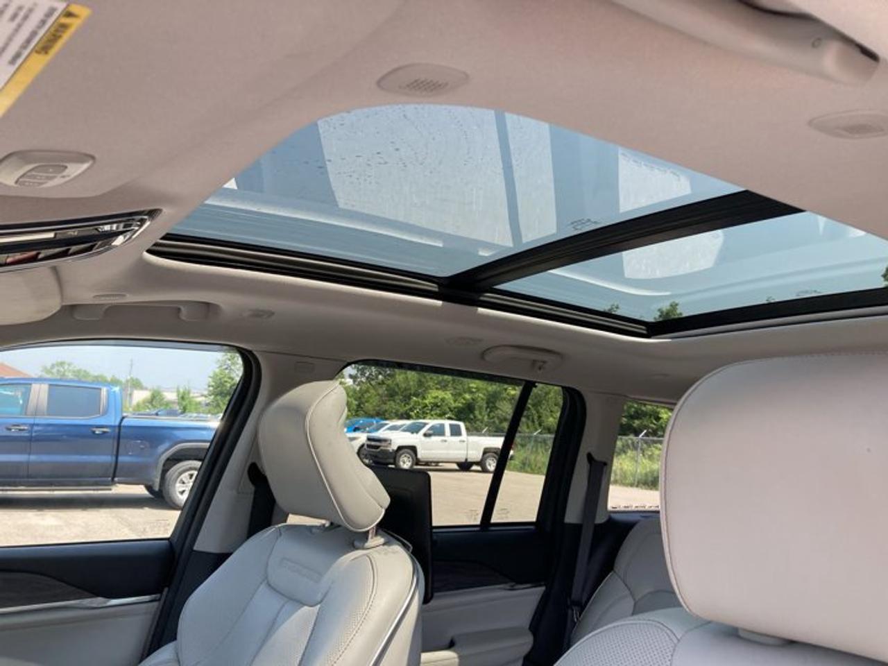 2023 Jeep Grand Cherokee OVERLAND 4X4 Photo