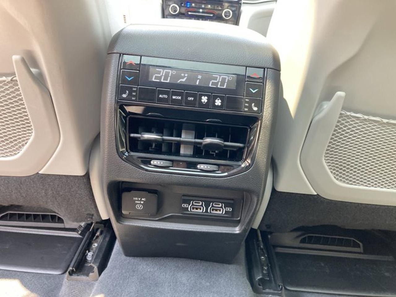 2023 Jeep Grand Cherokee OVERLAND 4X4 Photo