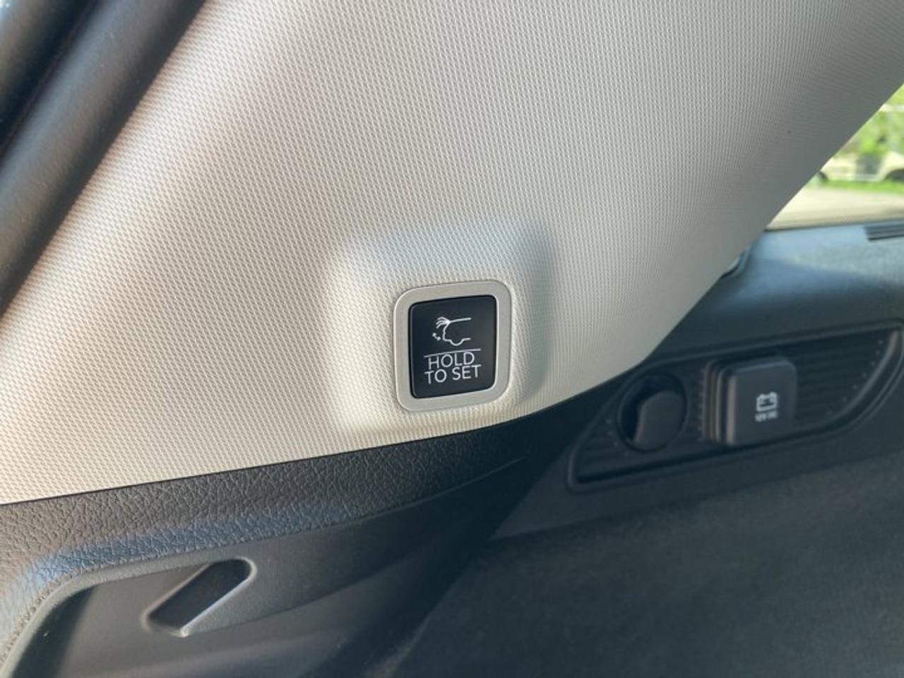 2023 Jeep Grand Cherokee OVERLAND 4X4 Photo