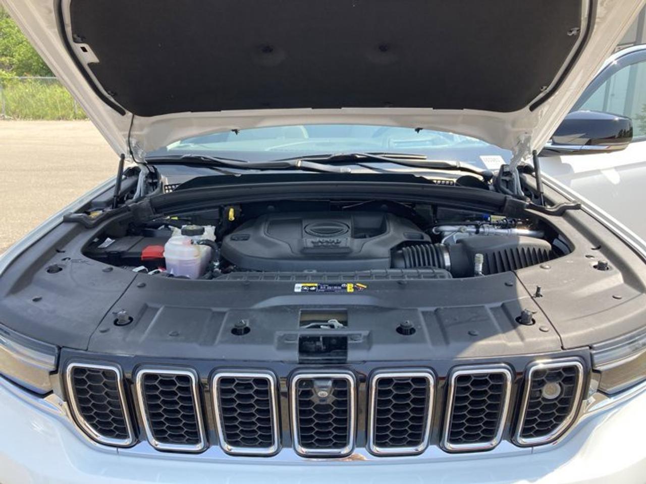 2023 Jeep Grand Cherokee OVERLAND 4X4 Photo