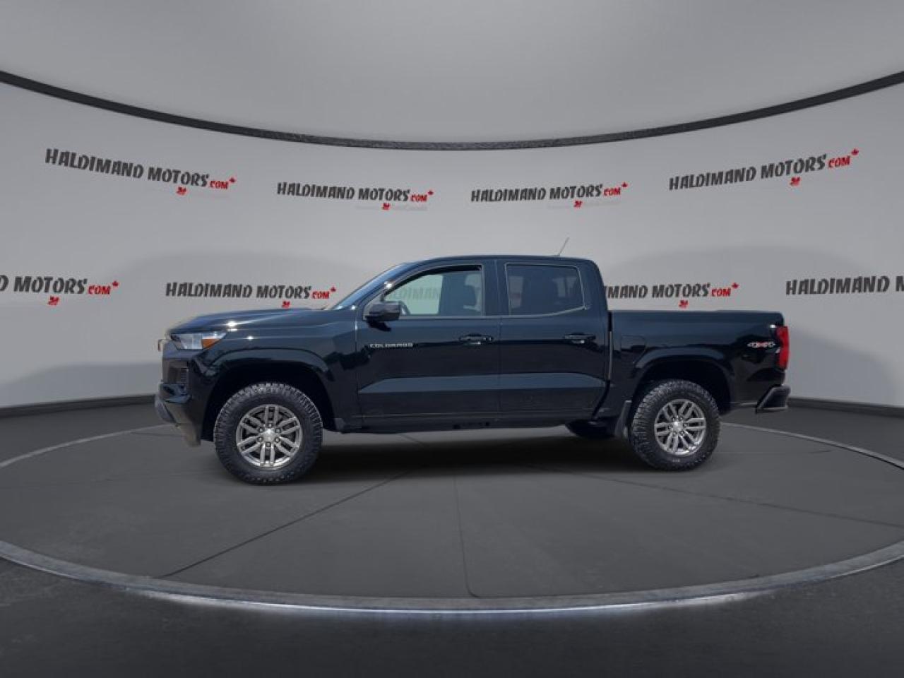 2024 Chevrolet Colorado LT 4WD Photo4