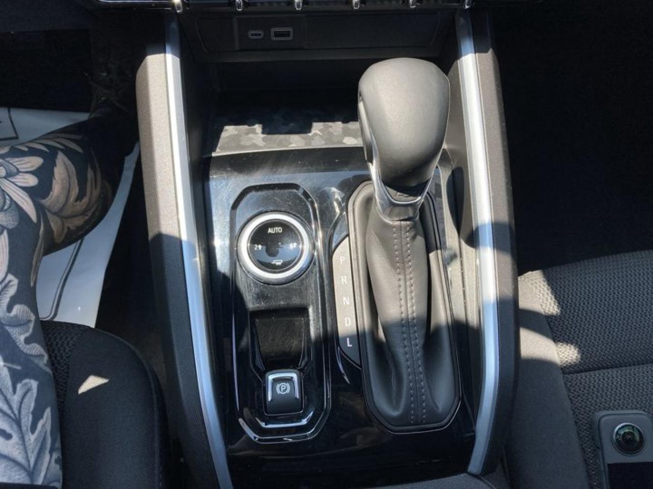 2024 Chevrolet Colorado LT Crew Cab 4WD Photo