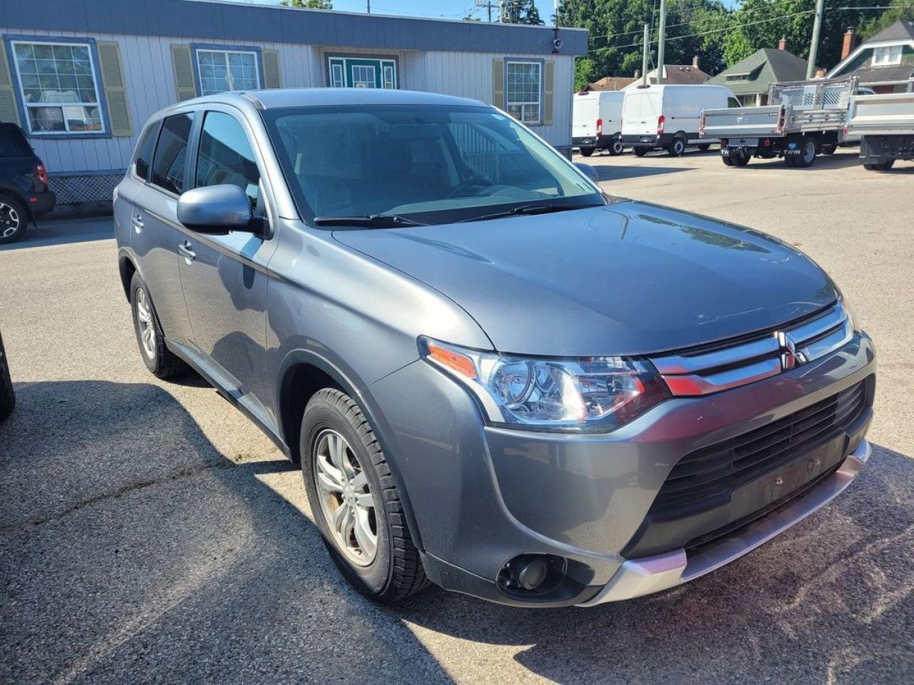2015 Mitsubishi Outlander ES