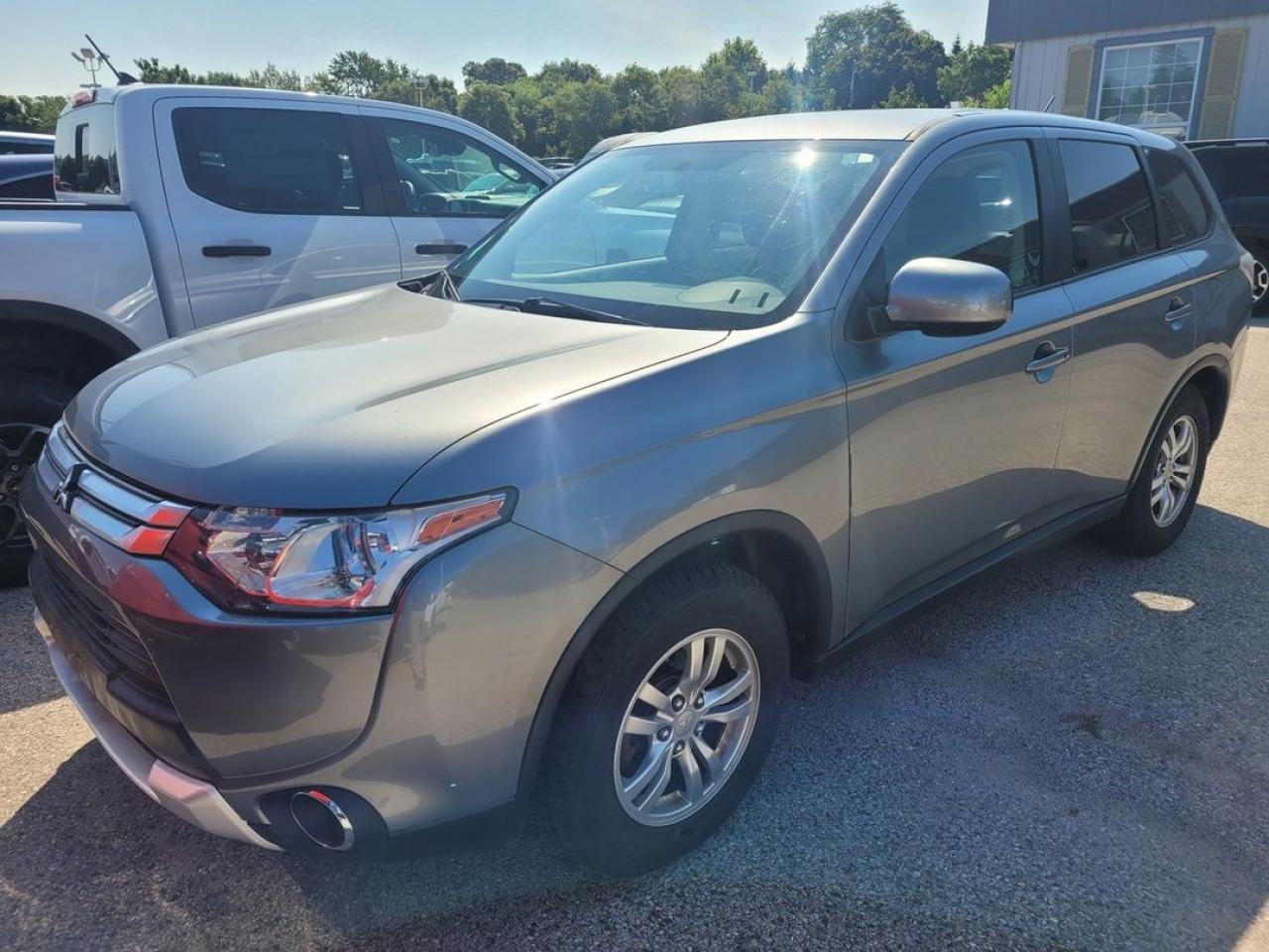 2015 Mitsubishi Outlander ES Photo8
