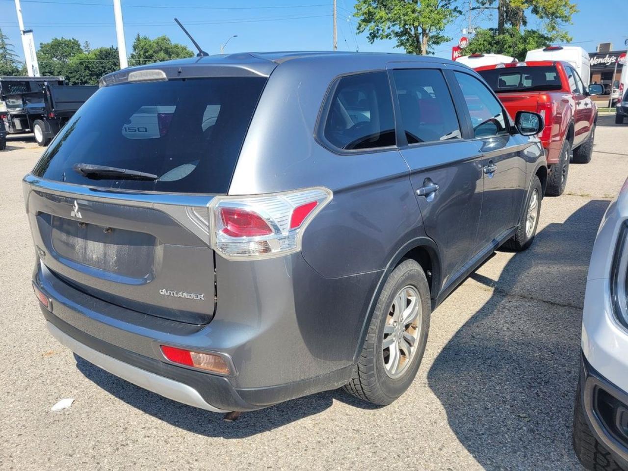 2015 Mitsubishi Outlander ES Photo4